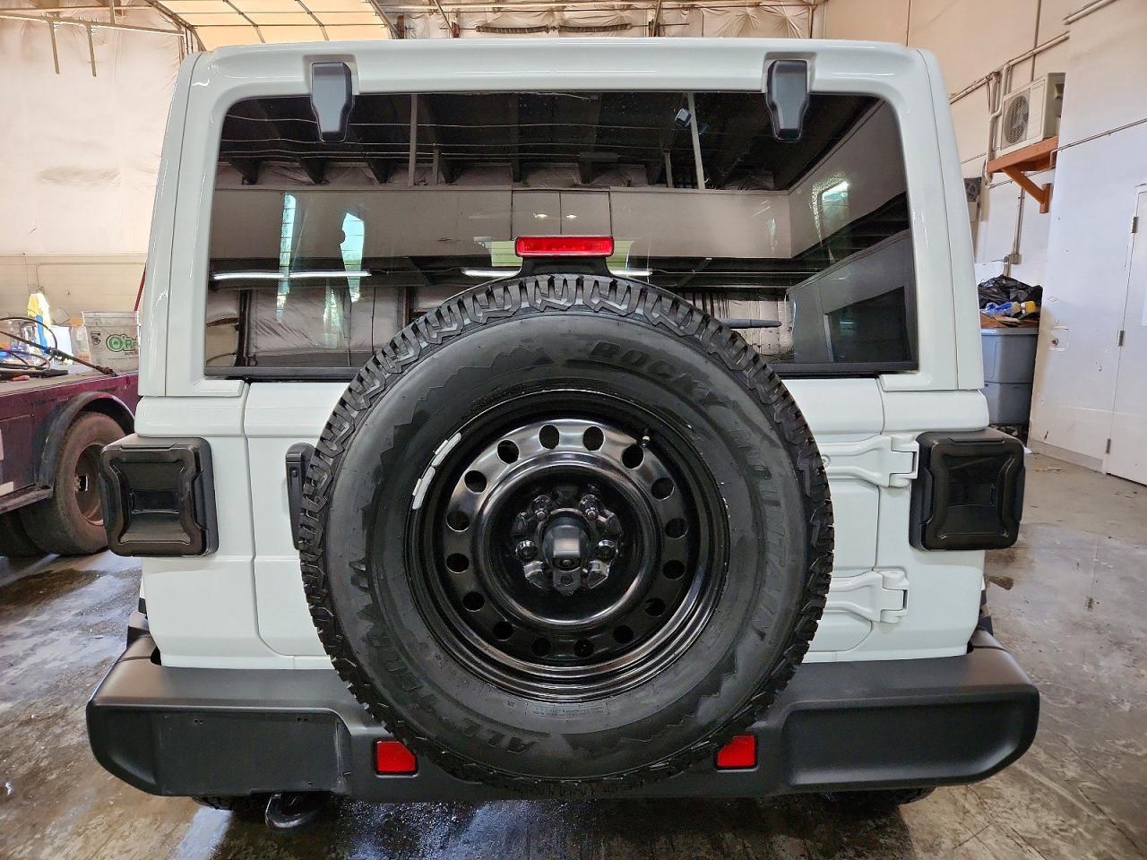 2021 Jeep Wrangler Unlimited Sahara - Фото 6