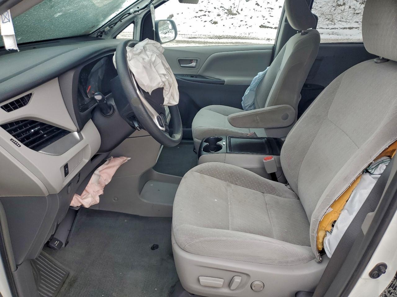 2017 Toyota Sienna Le - Image 7