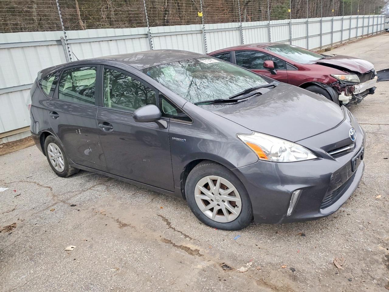 2014 Toyota Prius V - Image 4