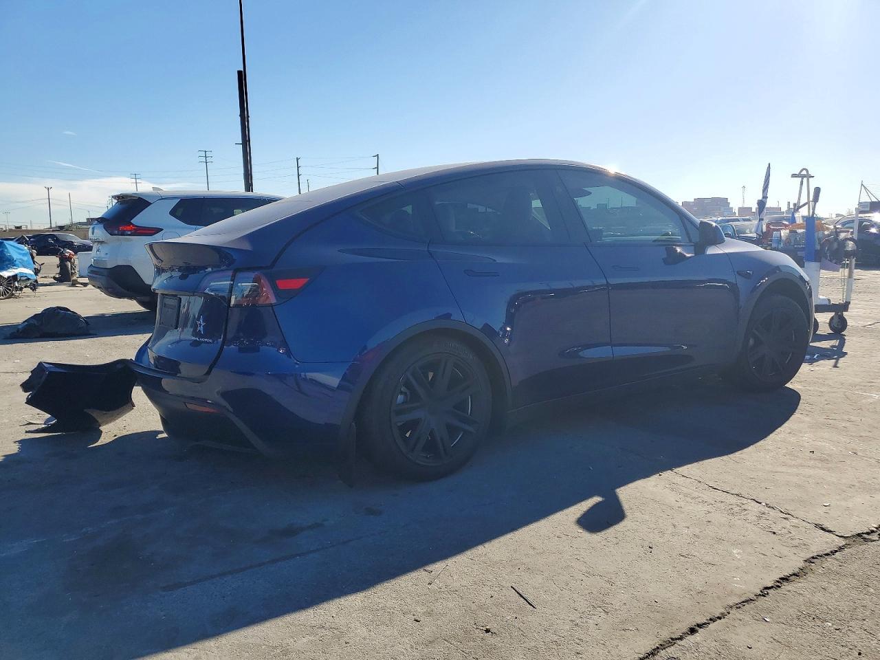 2024 Tesla Model Y - Фото 3