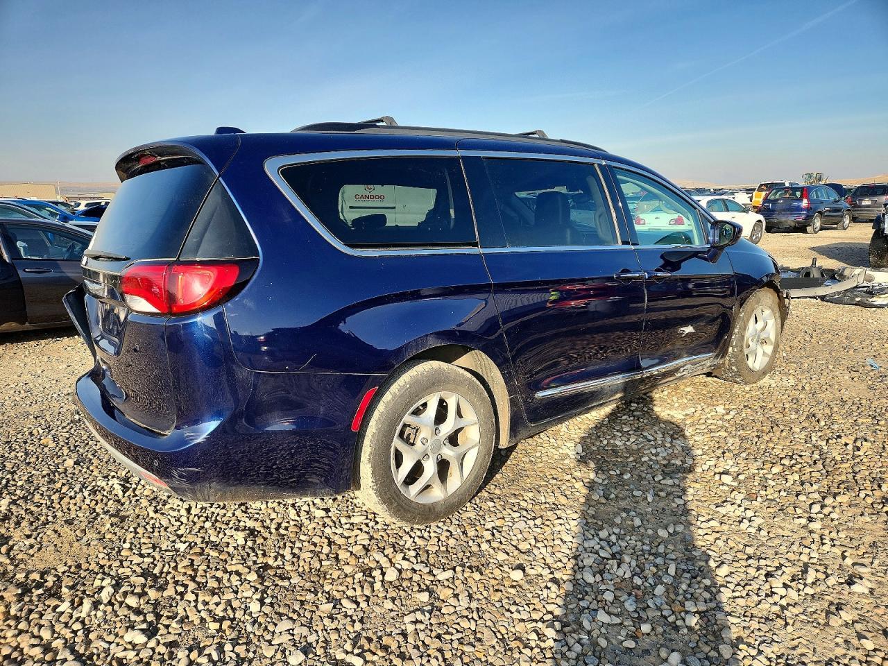 2017 Chrysler Pacifica Touring L - Image 3