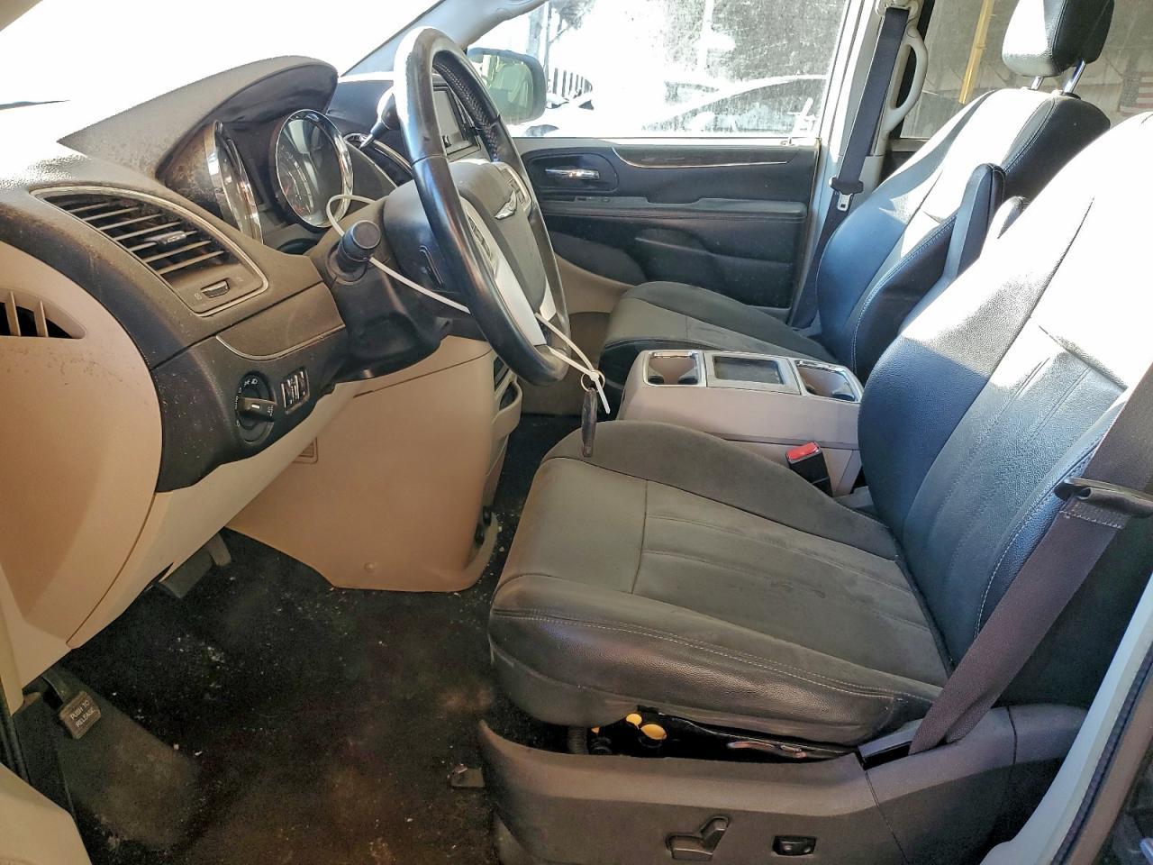 2016 Chrysler Town & Country Touring - Фото 7