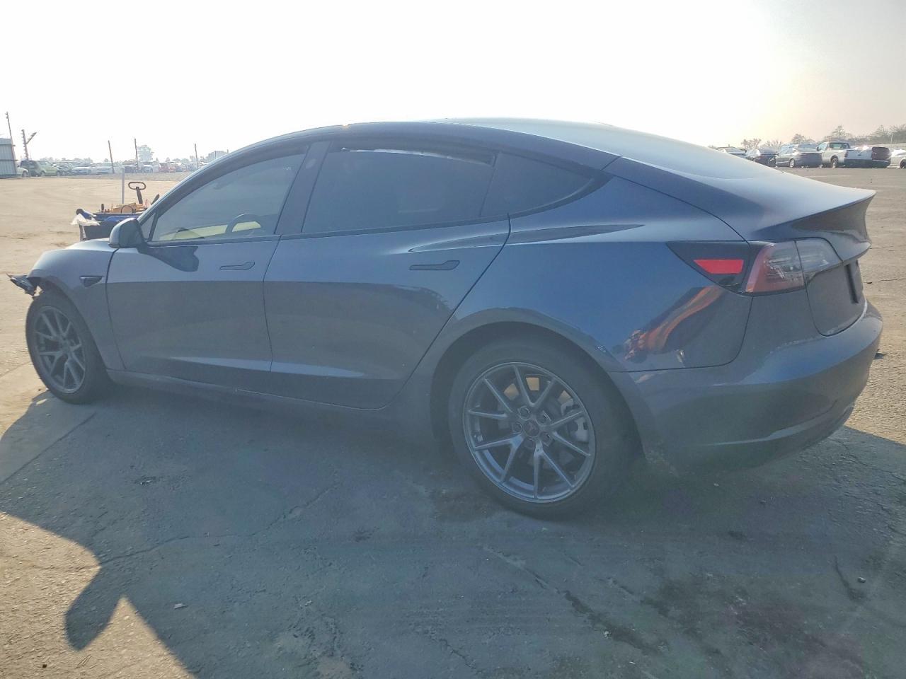 2023 Tesla Model 3 - Фото 2