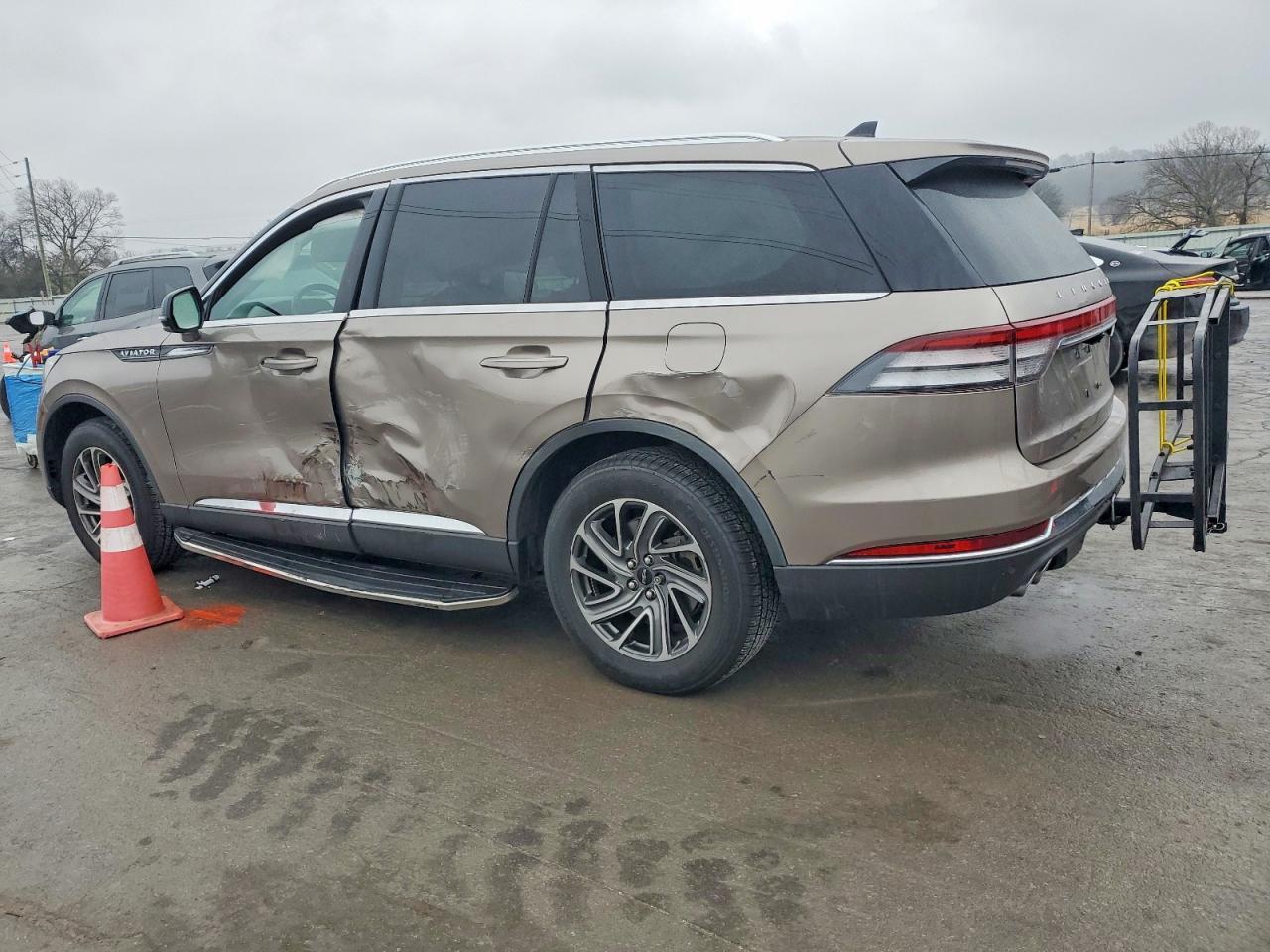 2021 Lincoln Aviator - Фото 2