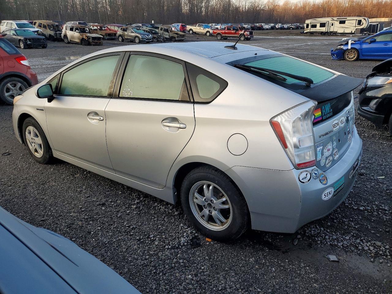 2011 Toyota Prius Three - Фото 2