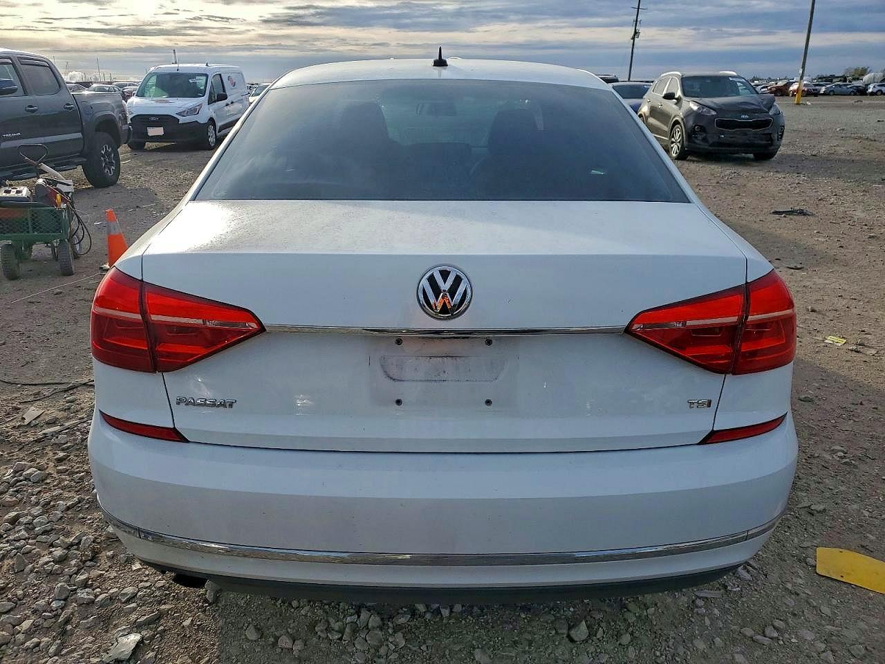 2016 Volkswagen Passat S - Image 6