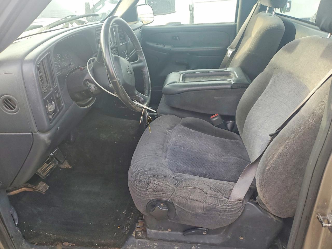 2001 Chevrolet Silverado C1500 - Image 7