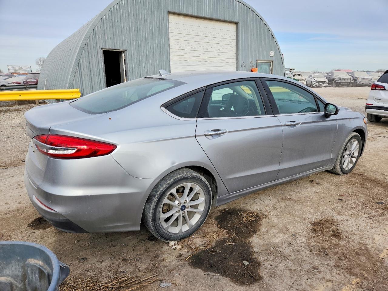 2020 Ford Fusion Se - Фото 3