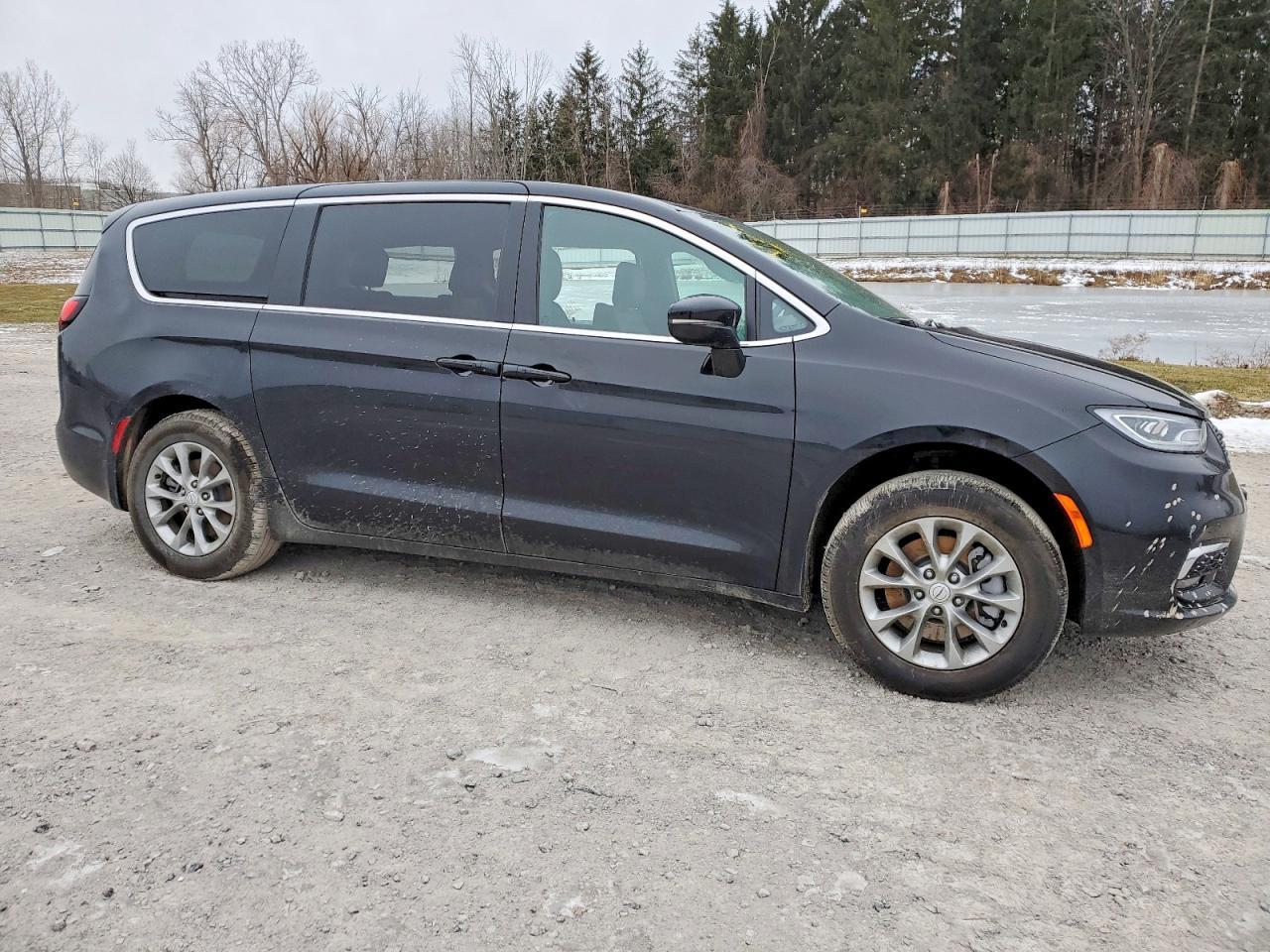 2026 Chrysler Pacifica Select - Image 4