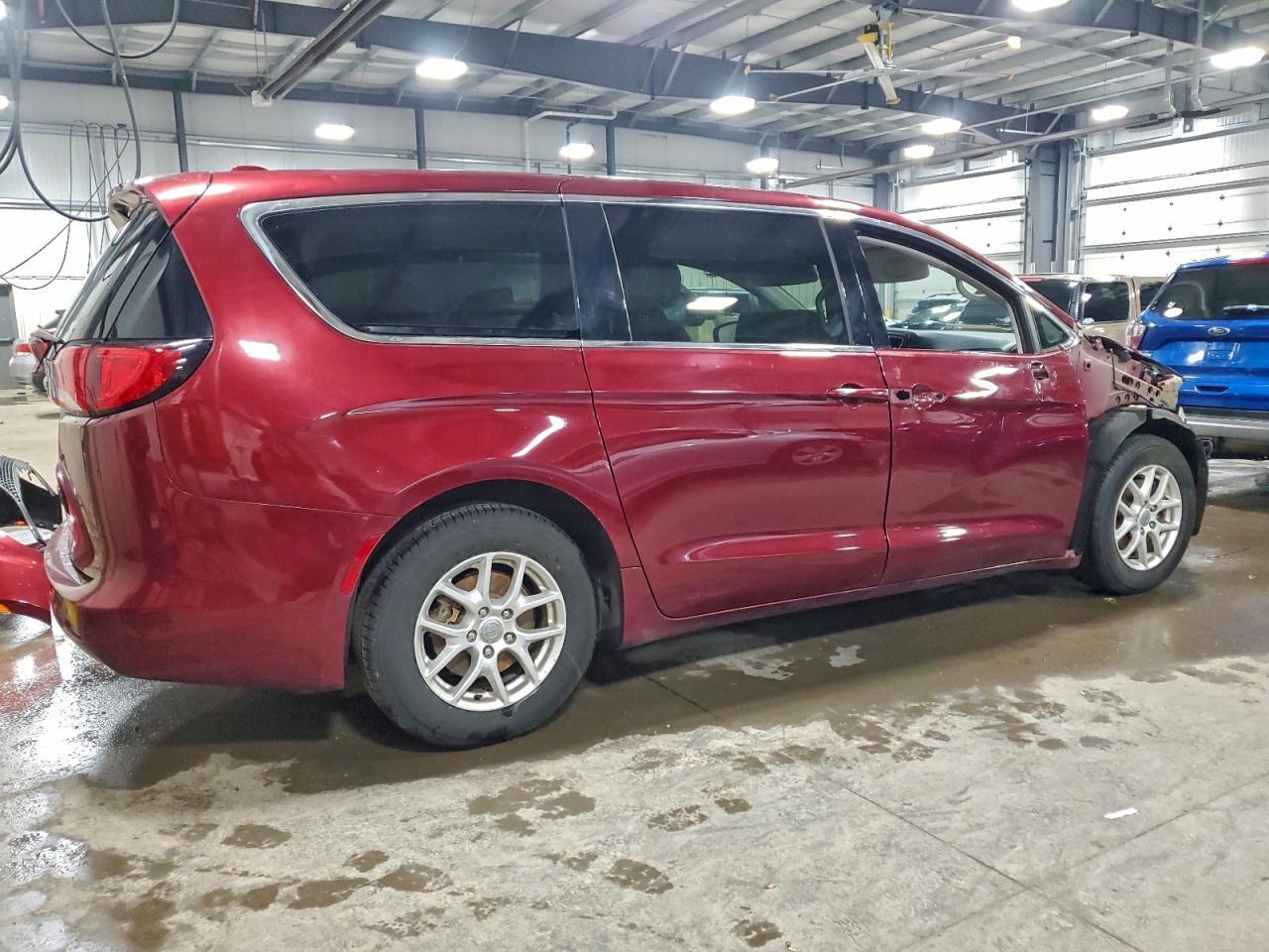 2017 Chrysler Pacifica Touring - Фото 3