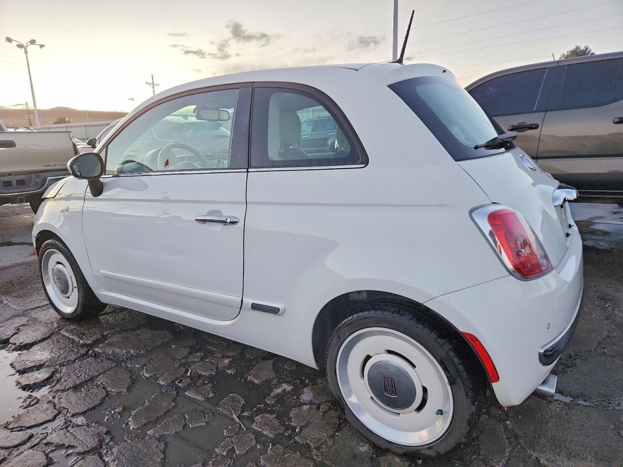 2015 Fiat 500 Lounge - Image 2