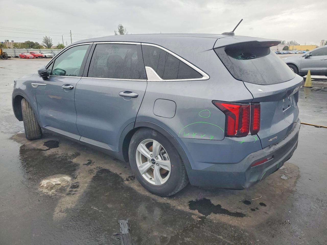 2023 Kia Sorento Lx - Image 2