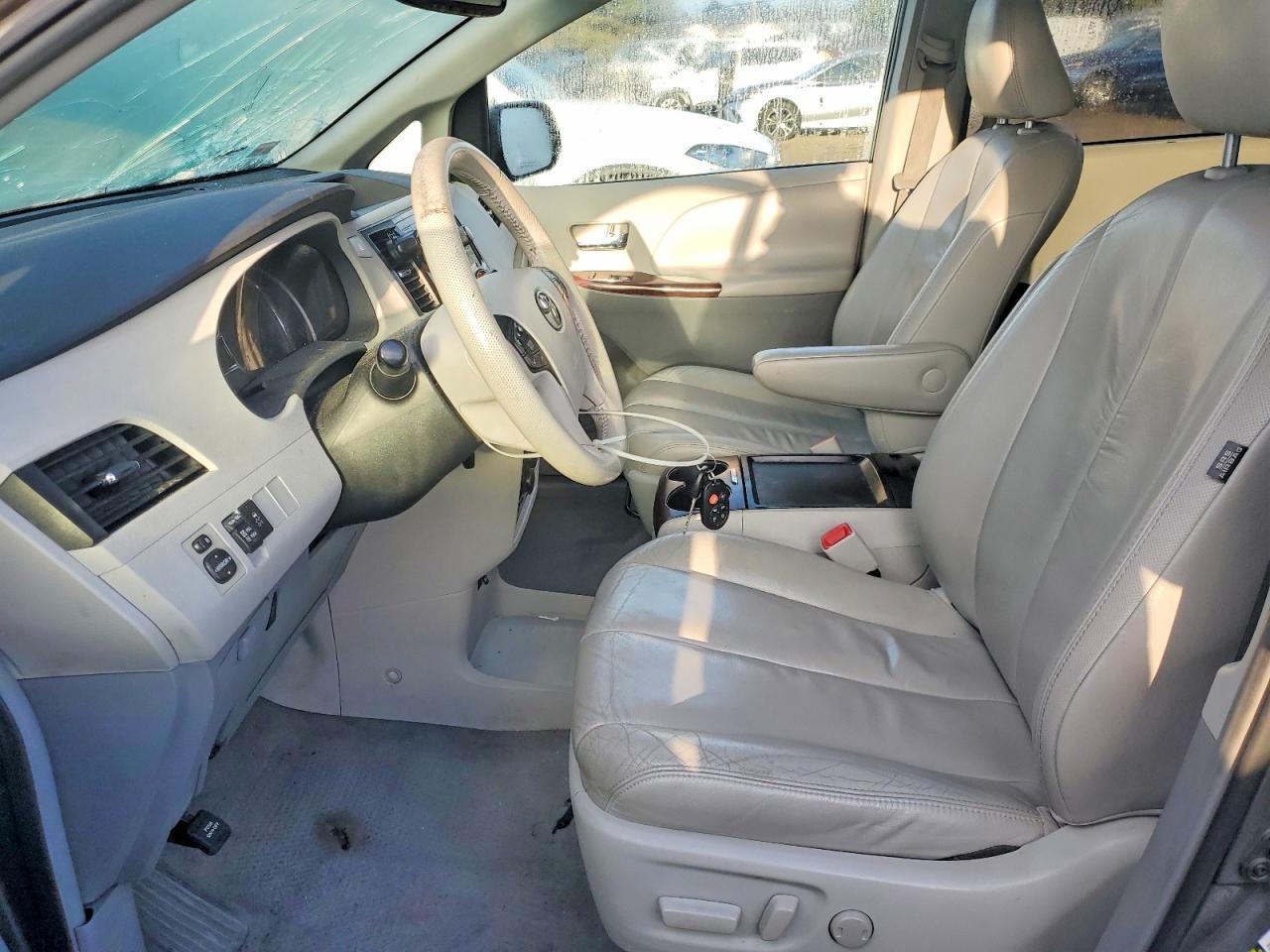 2011 Toyota Sienna Xle - Фото 7
