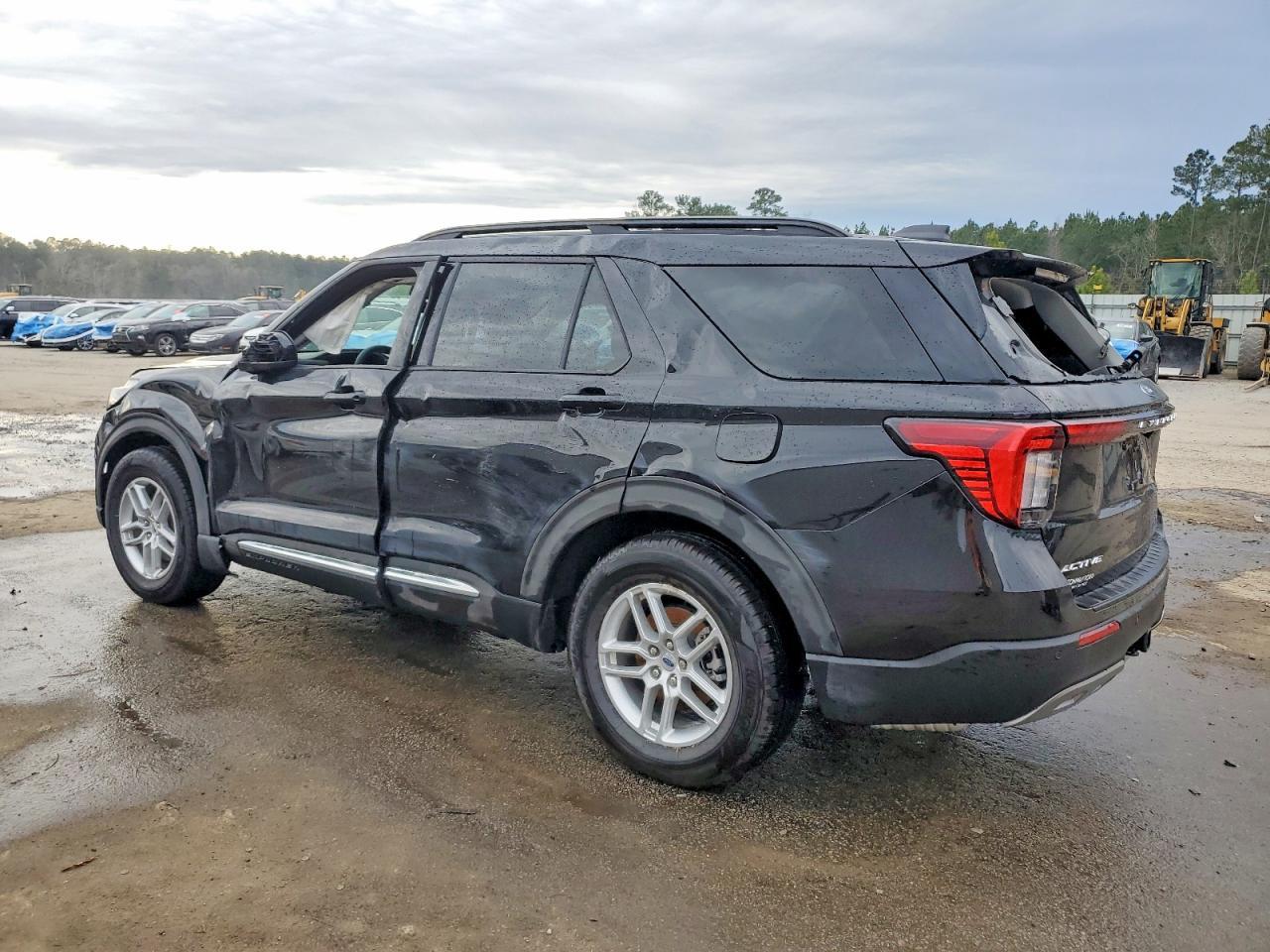 2025 Ford Explorer Active - Фото 2