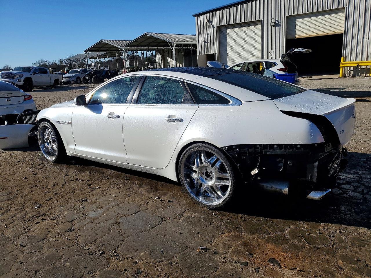 2012 Jaguar Xj - Image 2