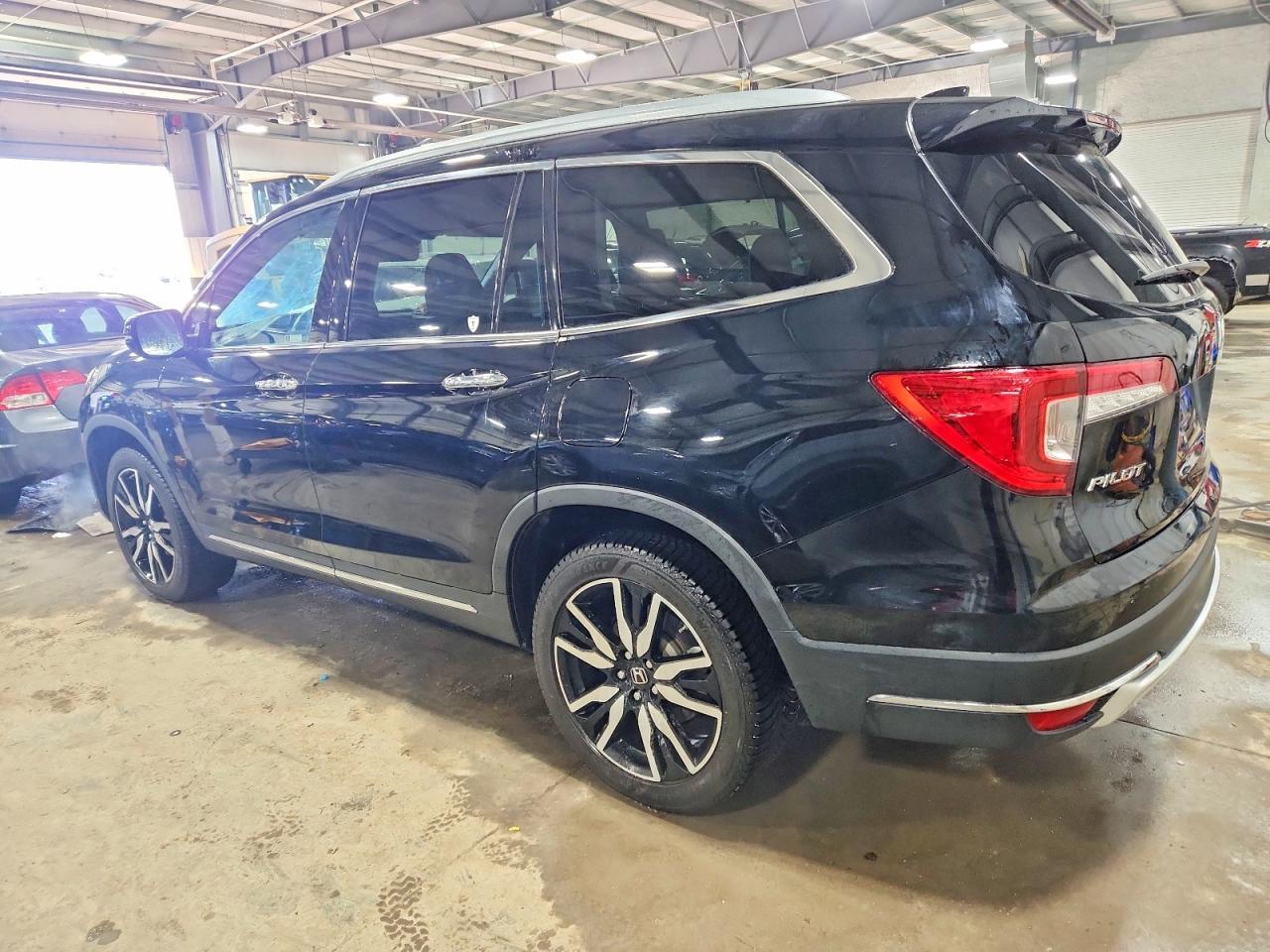 2019 Honda Pilot Elite - Image 2