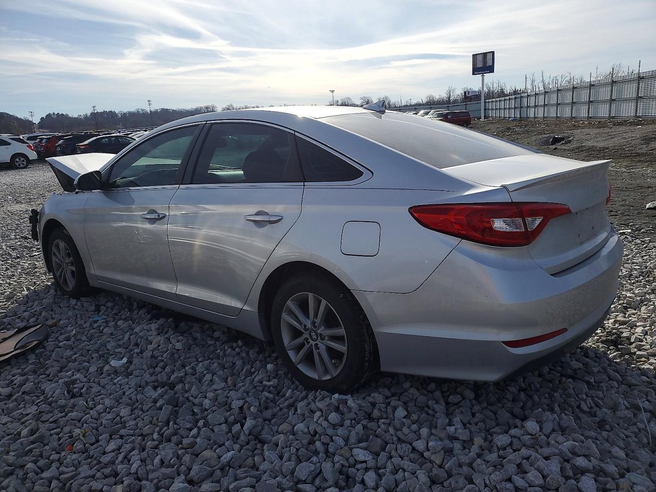 2015 Hyundai Sonata Se - Image 2