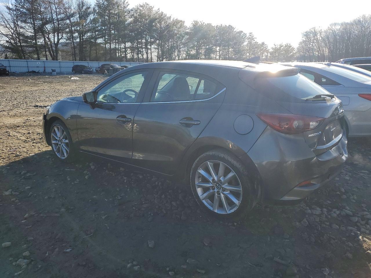 2017 Mazda 3 Grand Touring - Фото 2