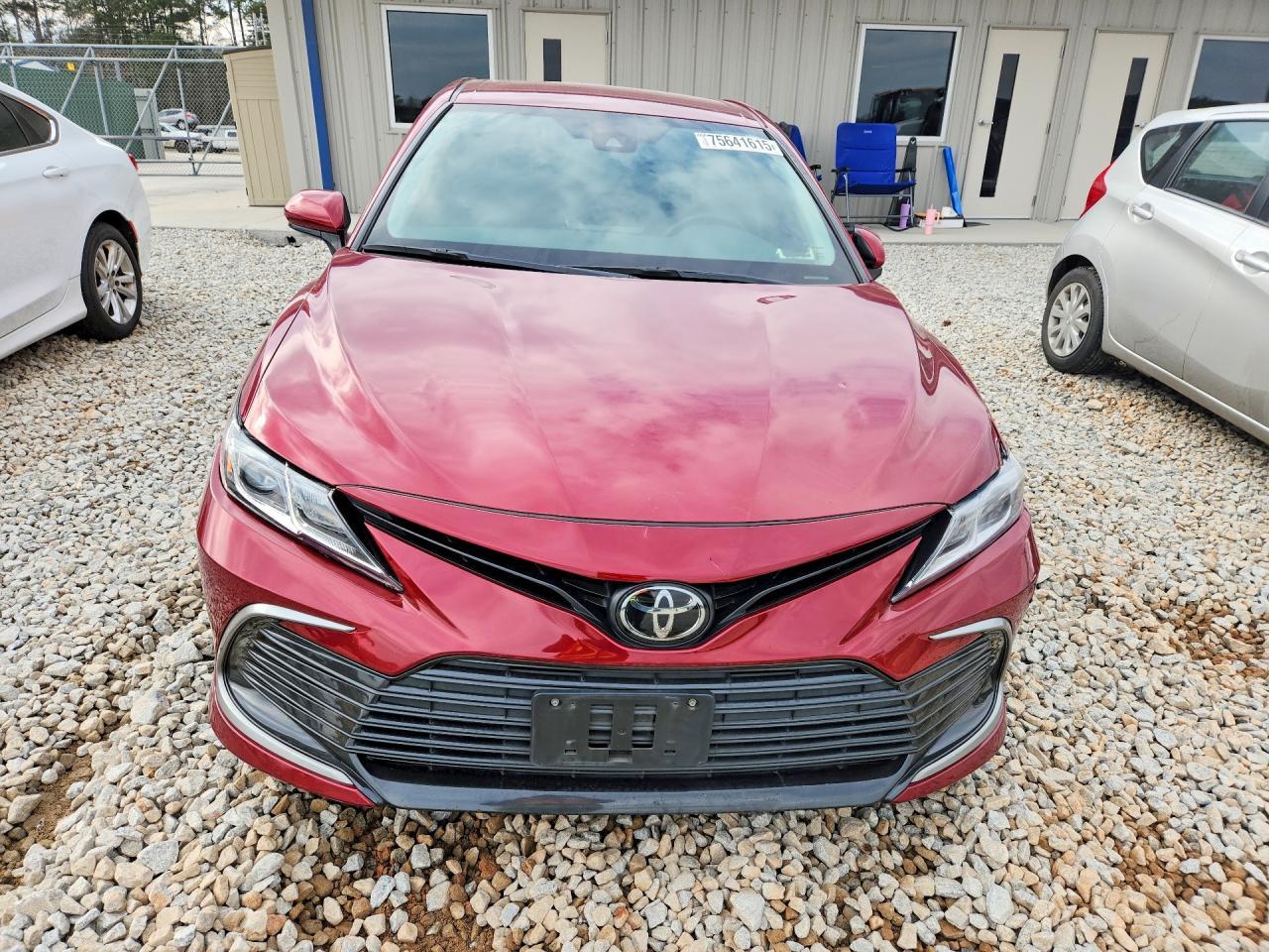 2022 Toyota Camry Le - Фото 5