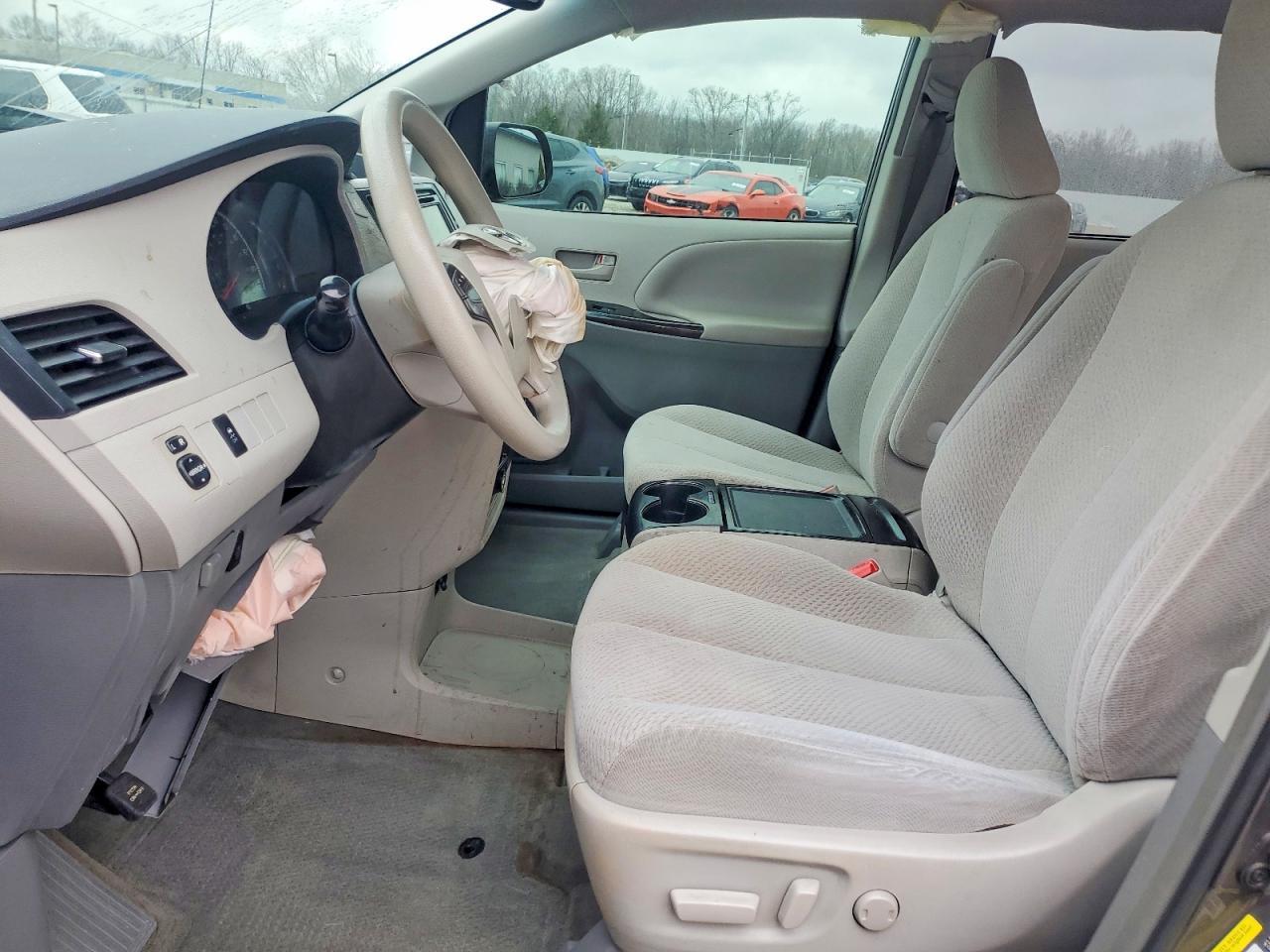 2013 Toyota Sienna Le 8-Passenger - Image 7