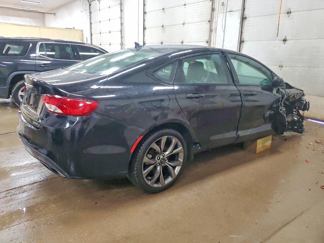 2015 Chrysler 200 S - Фото 3