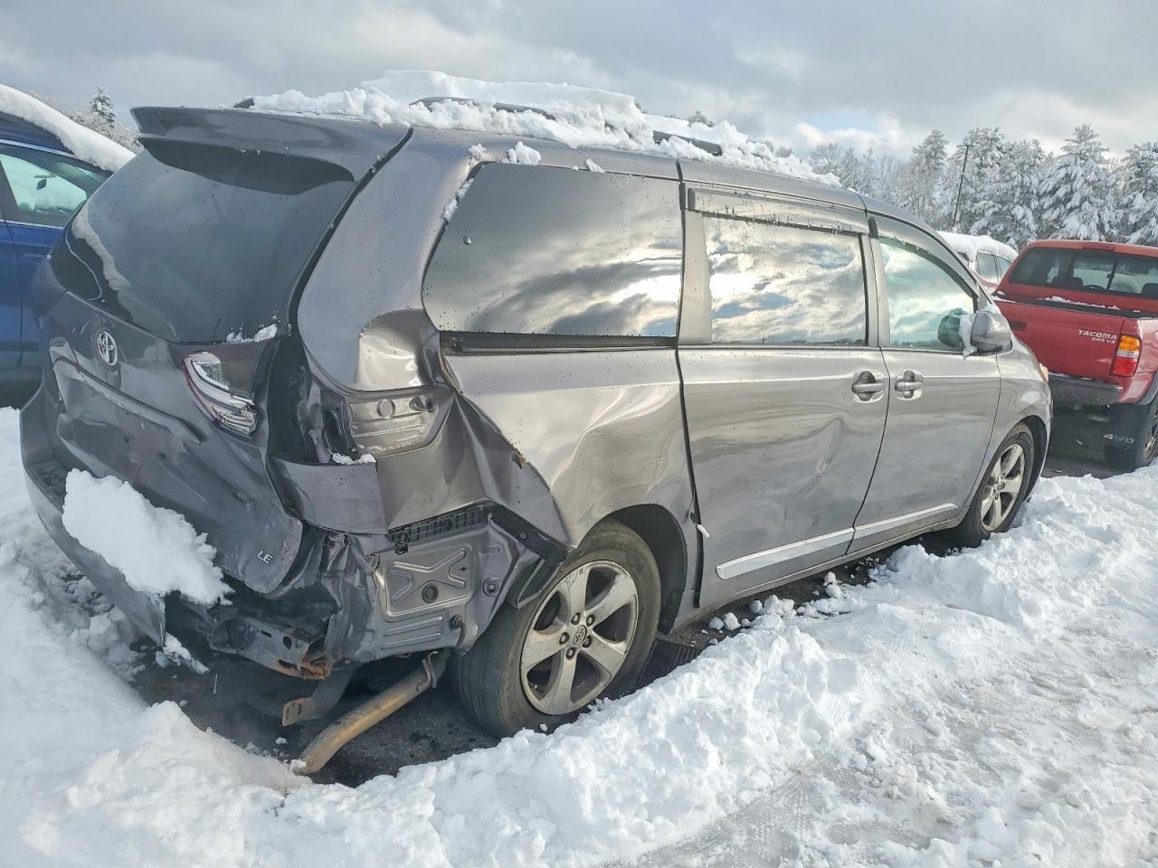 2017 Toyota Sienna Le - Фото 3