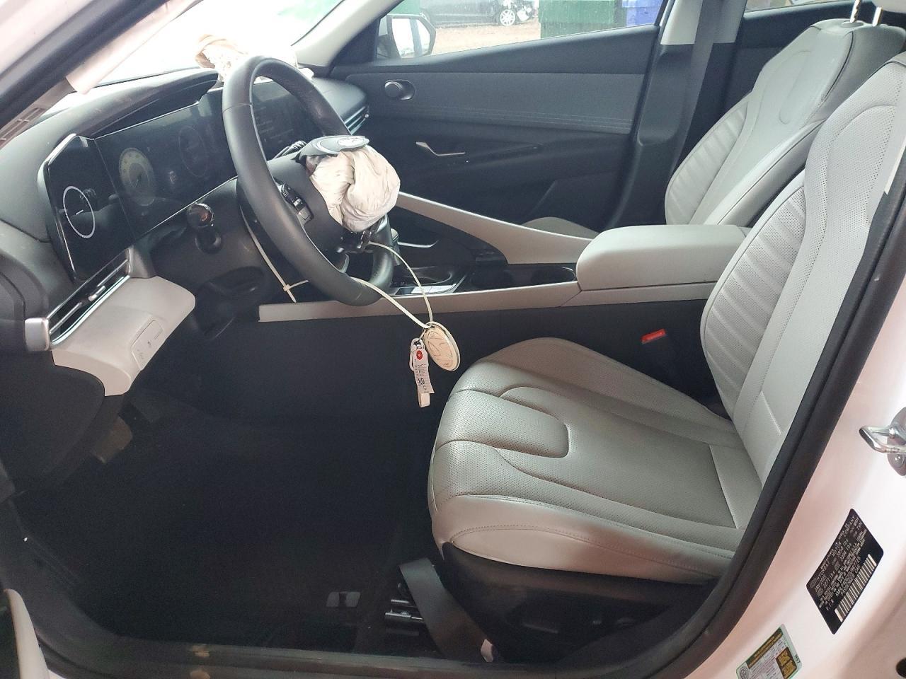 2025 Hyundai Elantra Limited - Фото 7