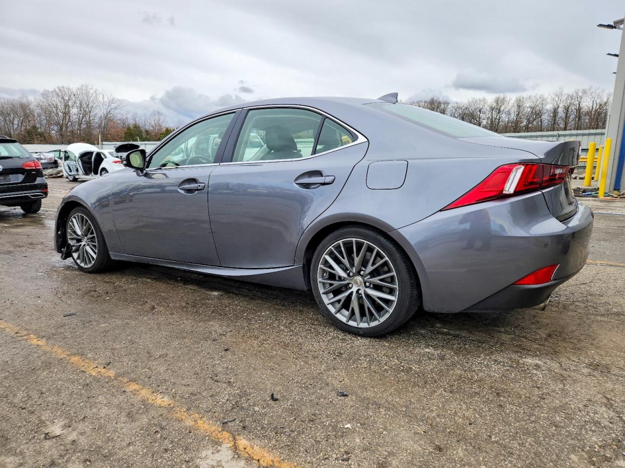 2016 Lexus Is 300 - Фото 2