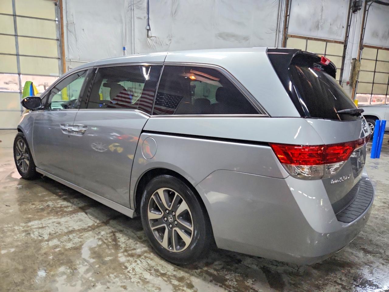 2016 Honda Odyssey Touring - Фото 2
