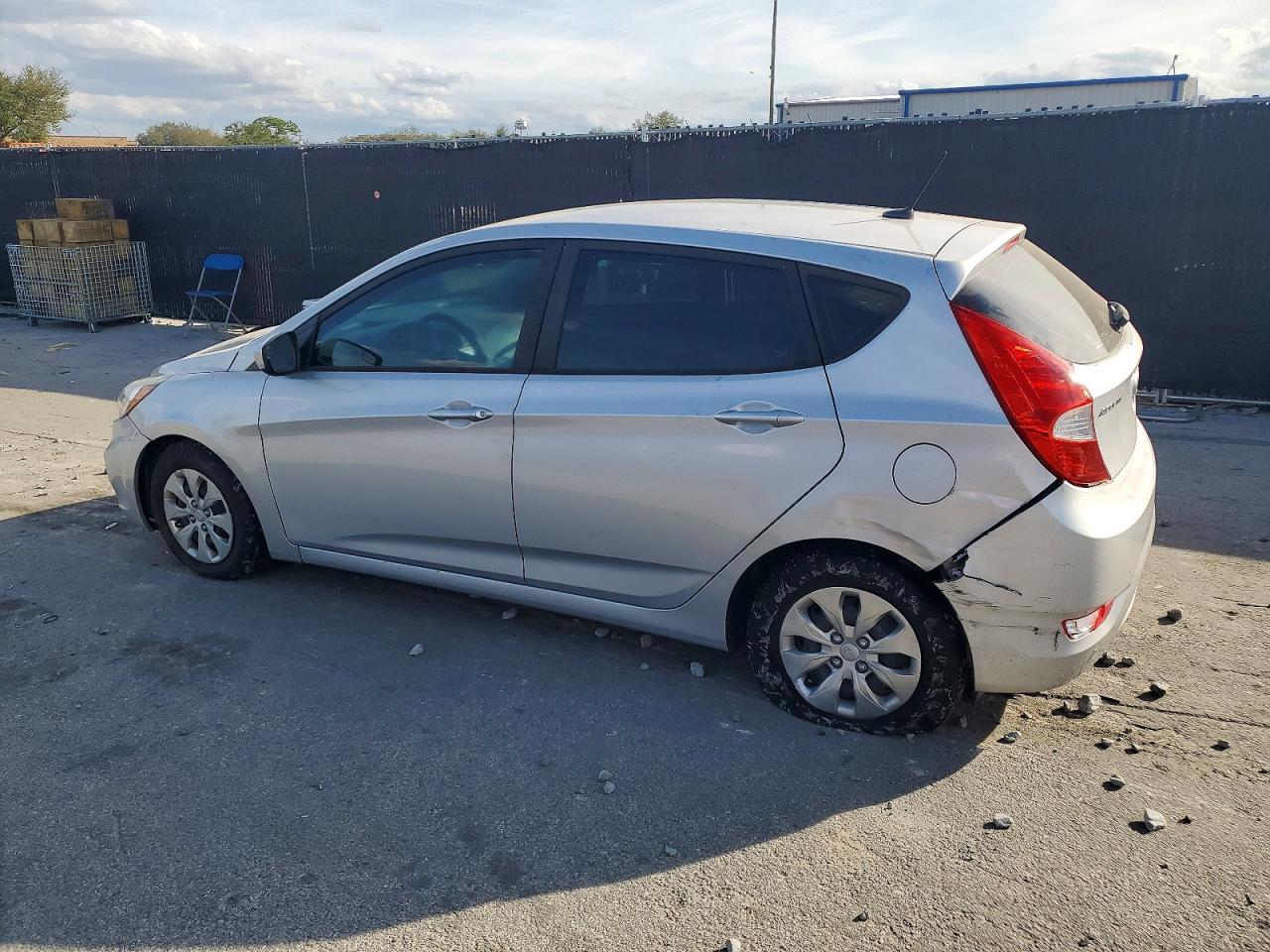 2016 Hyundai Accent Se - Фото 2