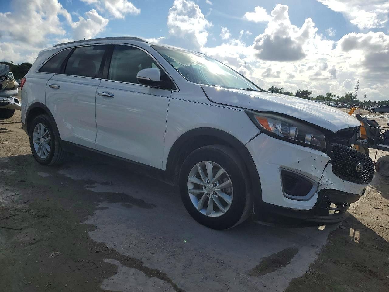 2017 Kia Sorento Lx - Image 4