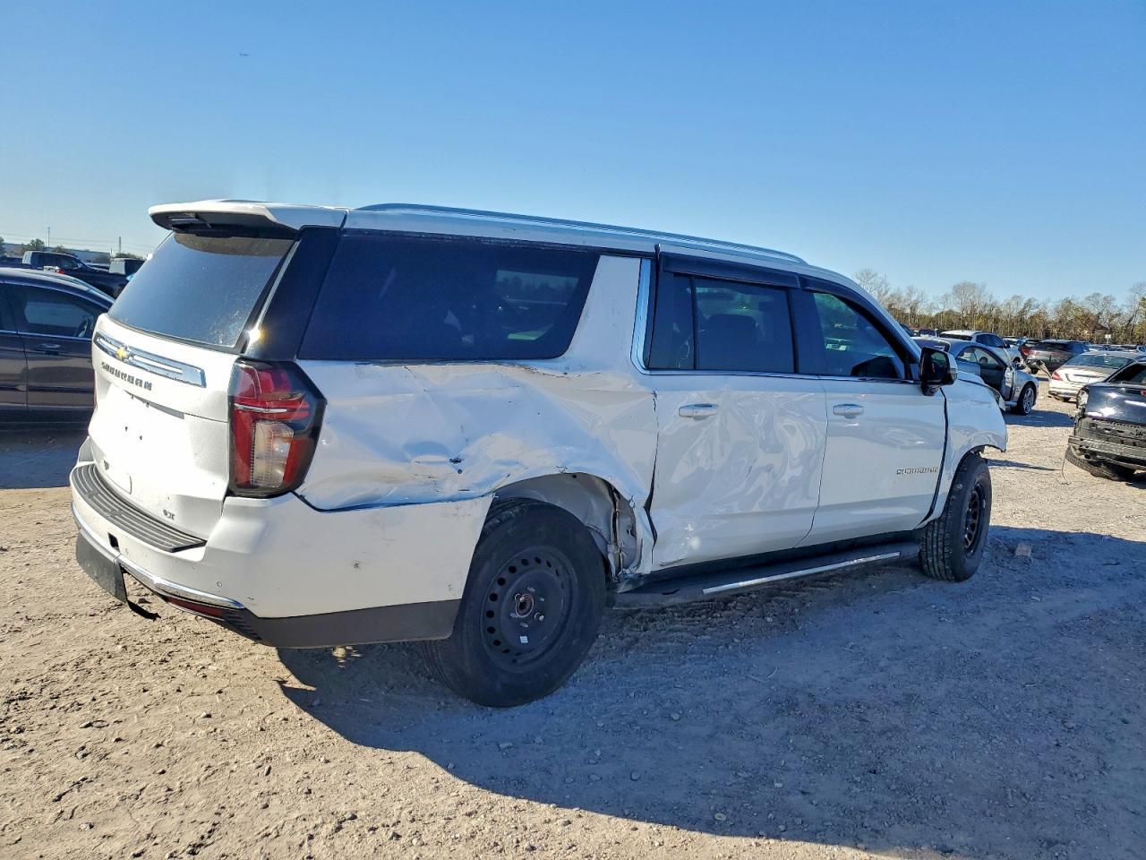 2022 Chevrolet Suburban C1500 Lt - Image 3