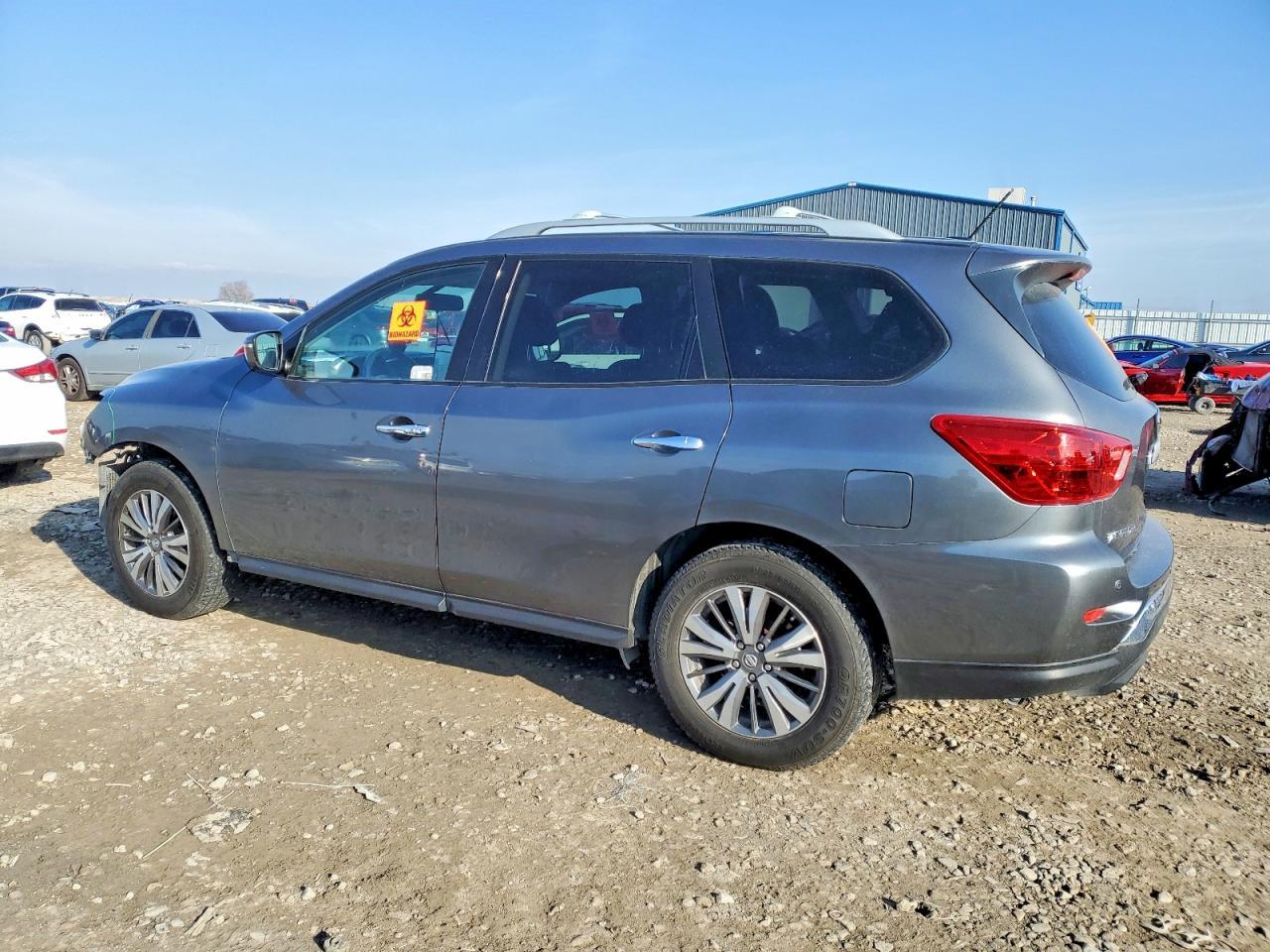 2018 Nissan Pathfinder S - Image 2