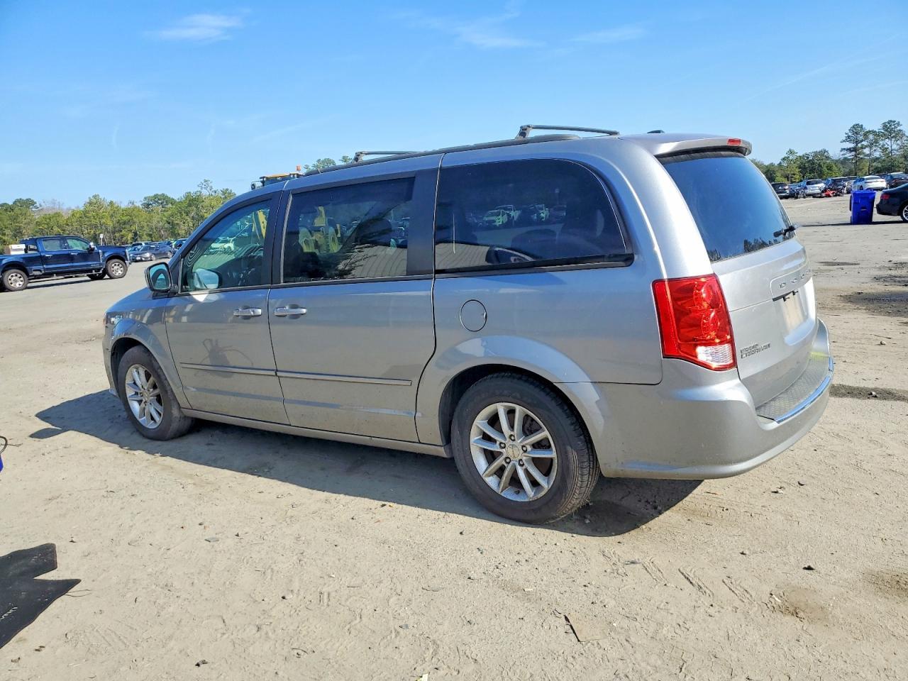 2012 Dodge Caravan - Image 2