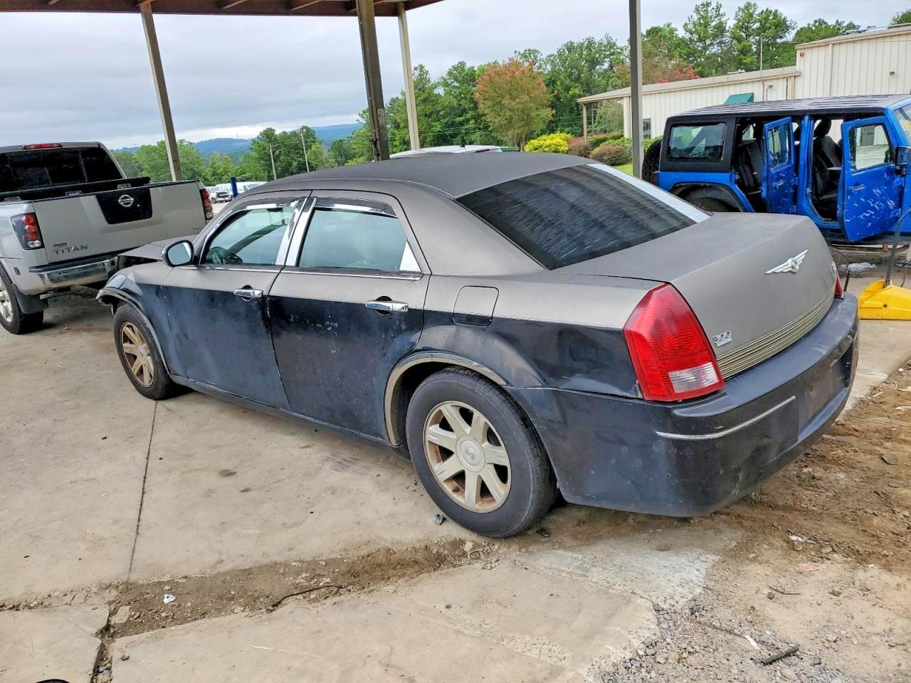 2005 Chrysler 300 Touring - Фото 2