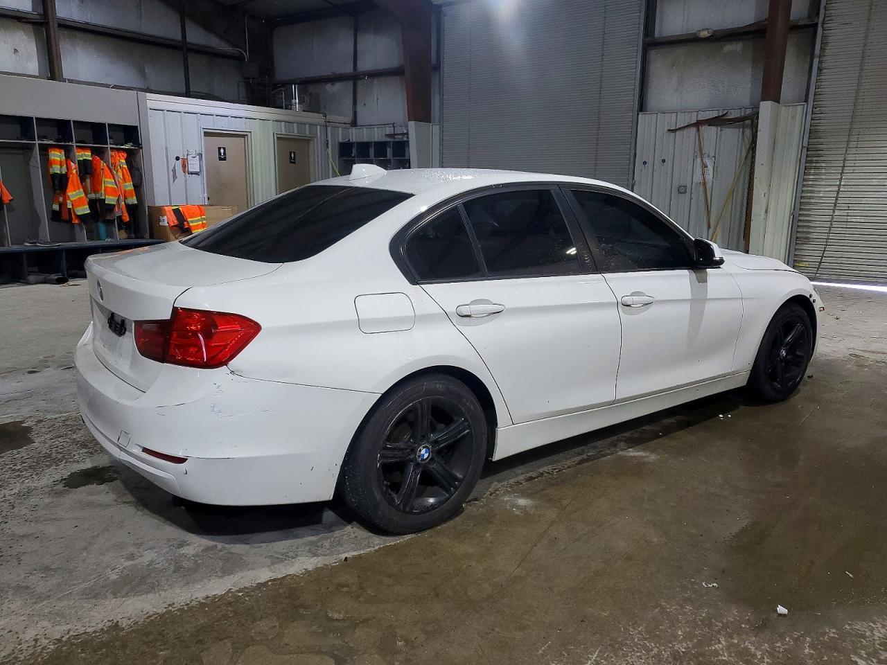 2013 BMW 328 Xi Sulev - Image 3
