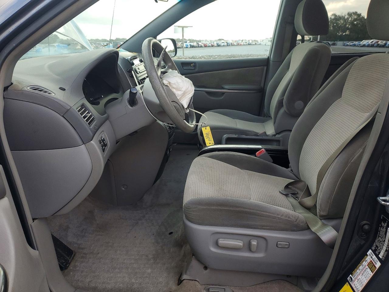 2010 Toyota Sienna Ce - Фото 7