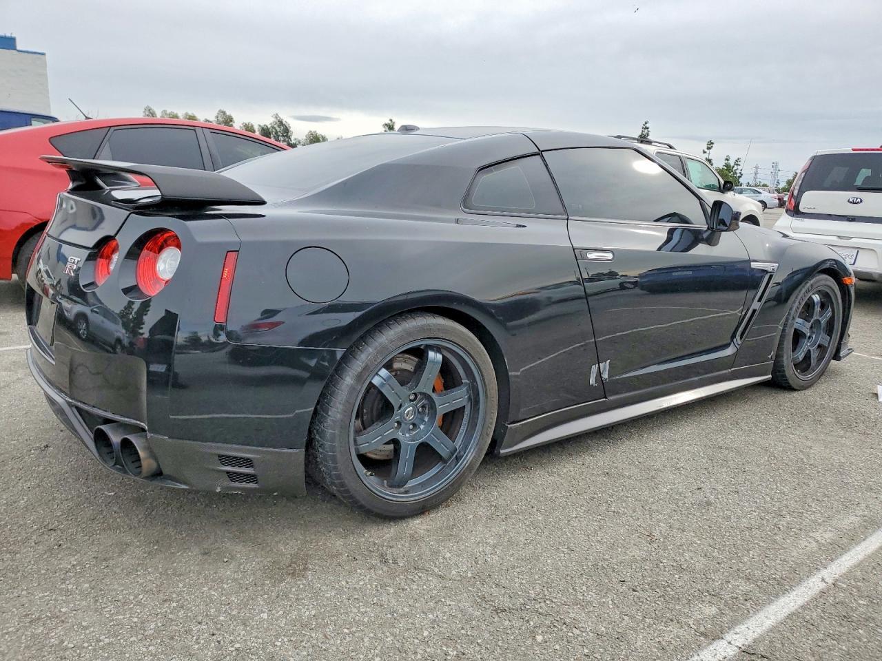 2015 Nissan Gt-R Premium - Фото 3
