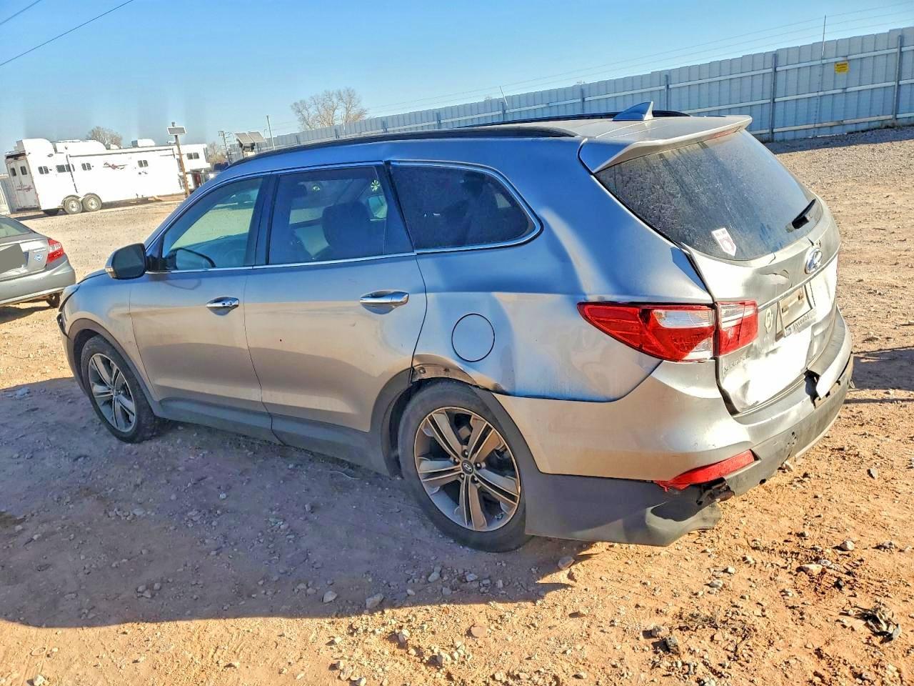 2016 Hyundai Santa Fe Se Ultimate - Image 2