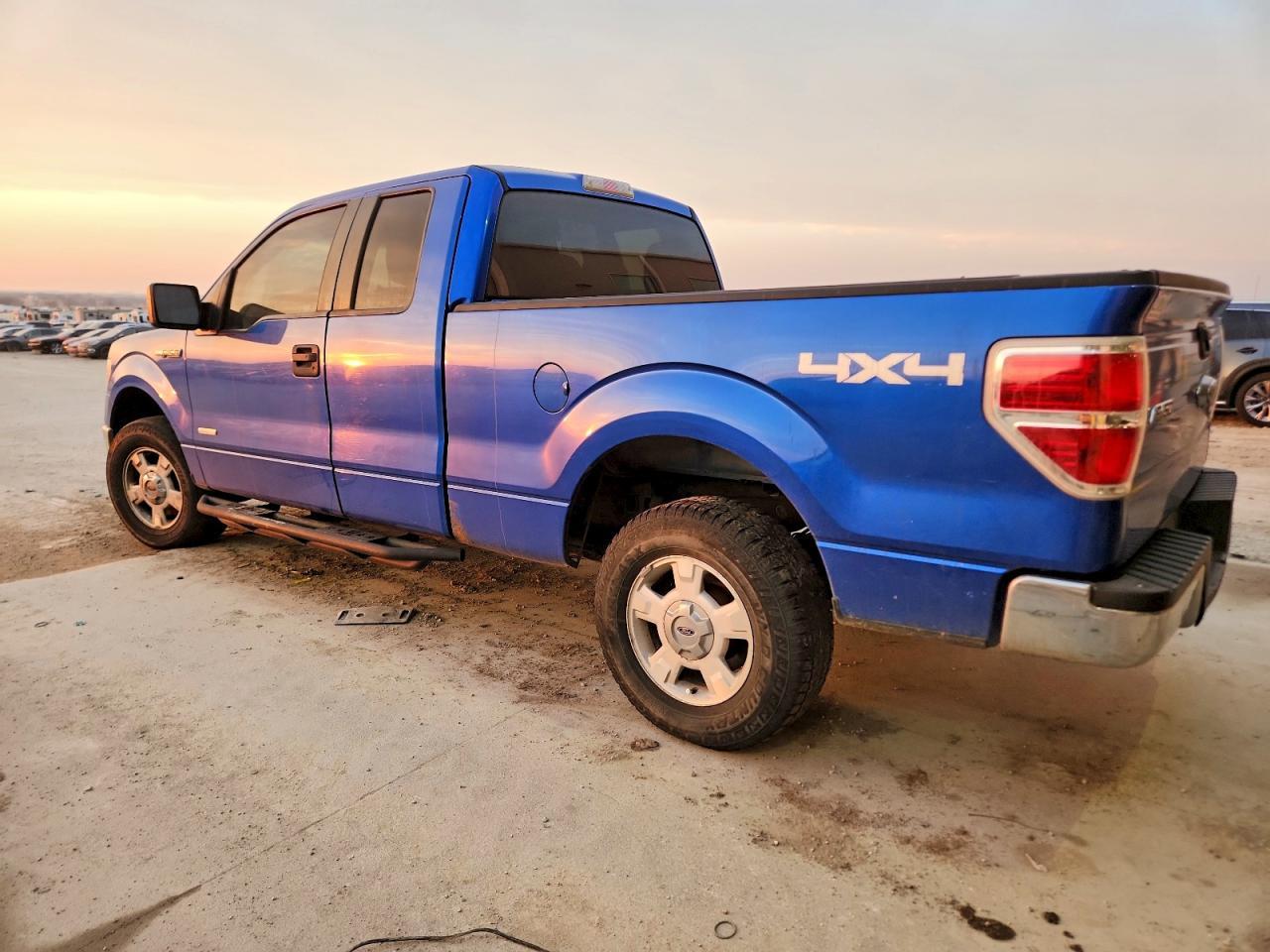2011 Ford F150 Super Cab - Фото 2