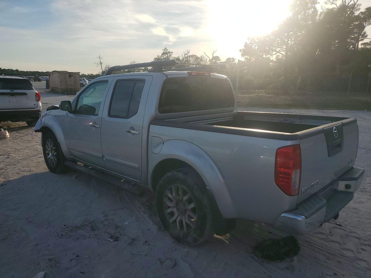 2011 Nissan Frontier S - Фото 2