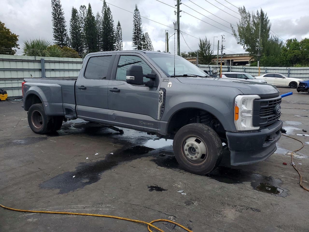 2024 Ford F350 Super Duty - Фото 4