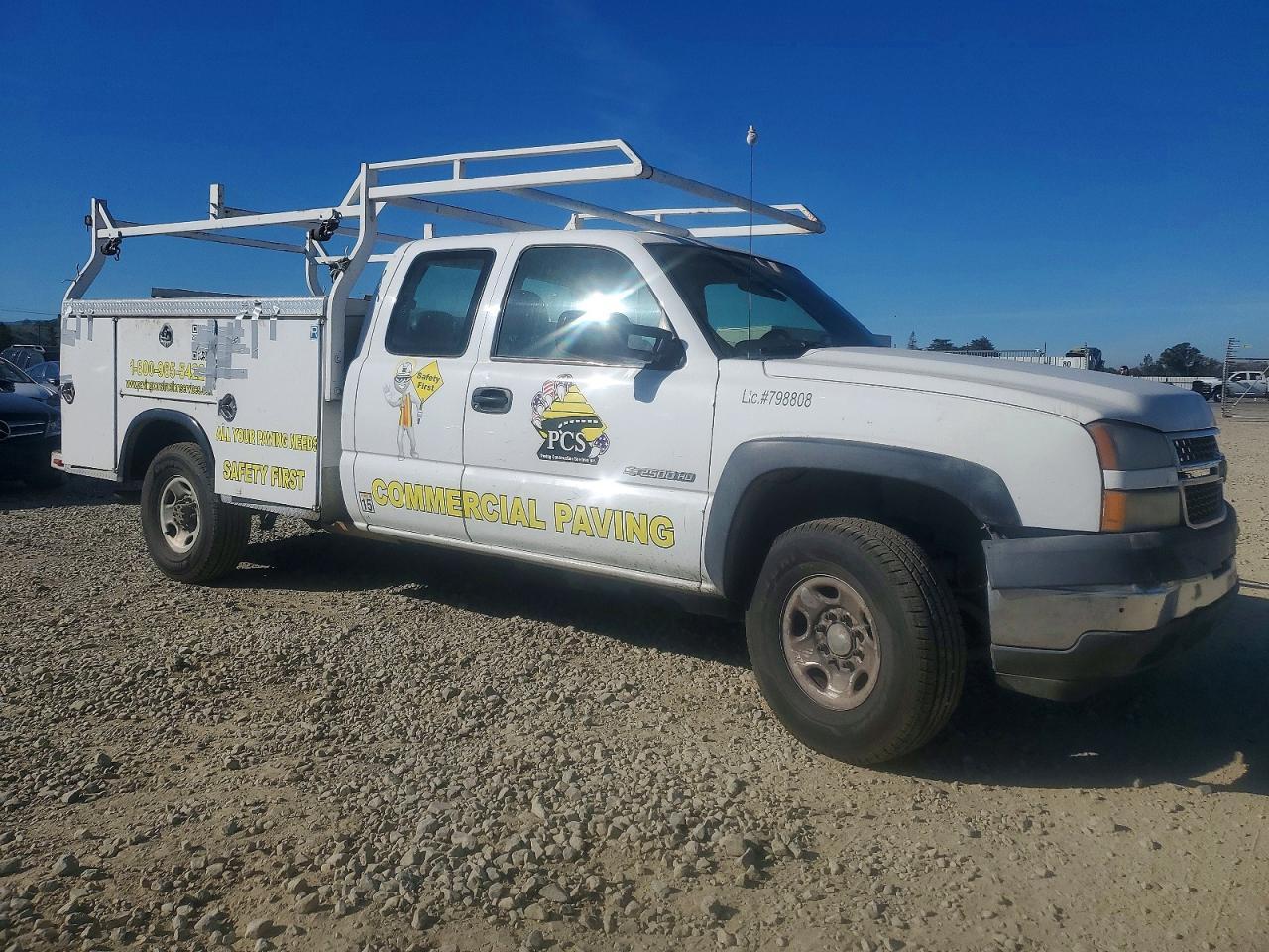 2006 Chevrolet Silverado Utility / Service Truck - Image 4