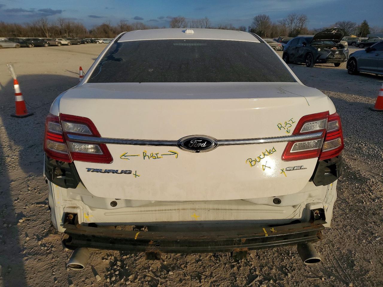 2016 Ford Taurus Sel - Фото 6