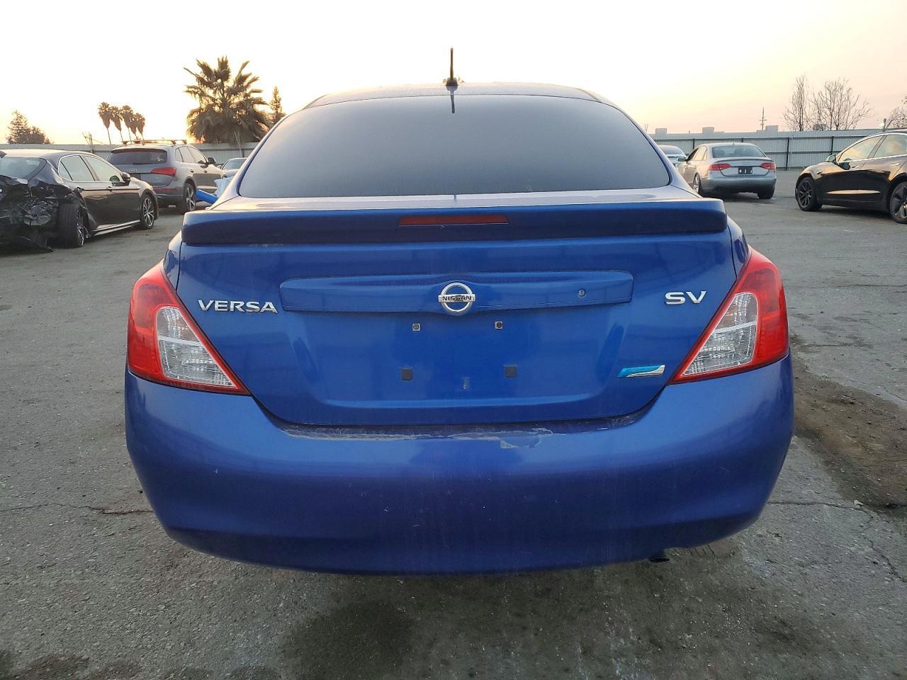 2014 Nissan Versa S - Фото 6