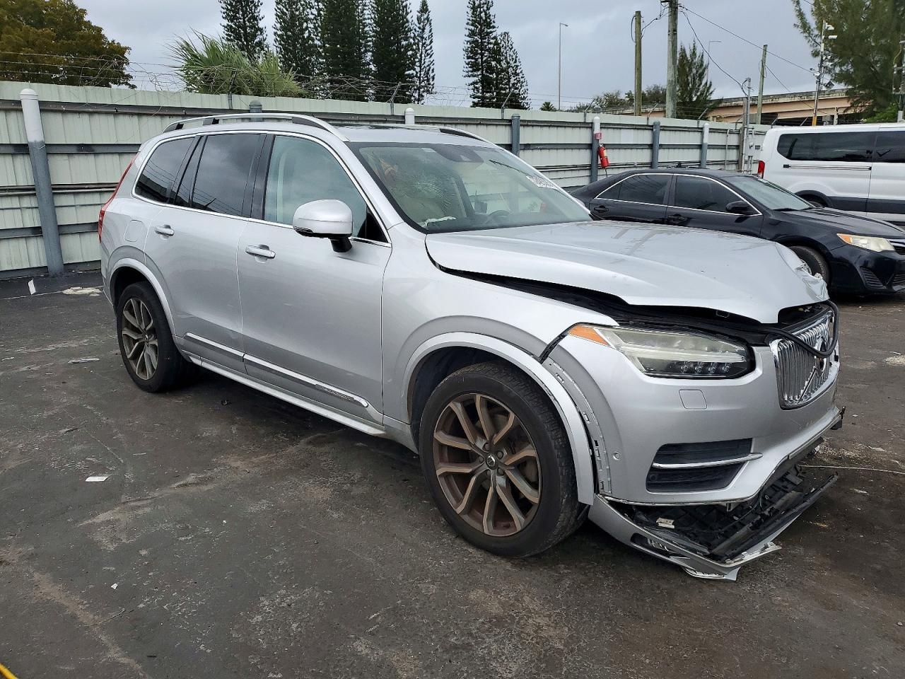 2017 Volvo Xc90 T6 - Image 4