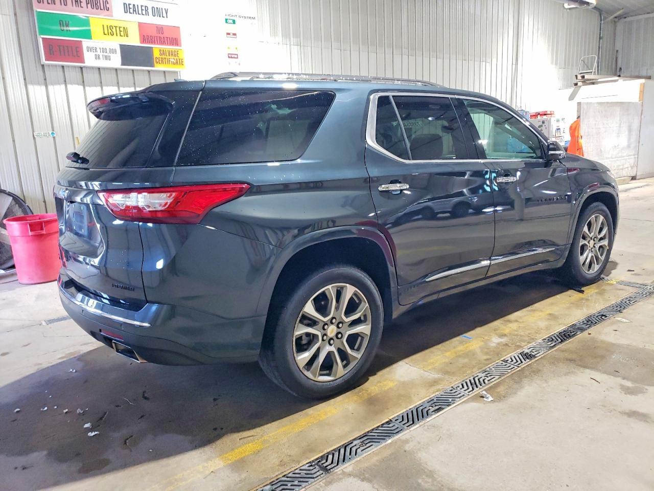2020 Chev Traverse - Image 3
