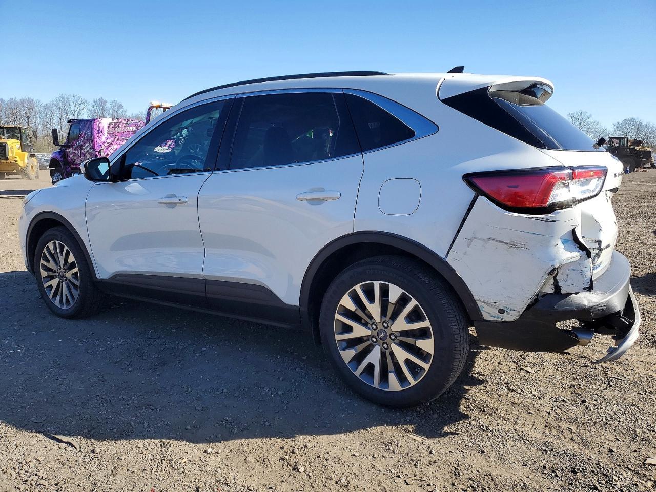 2020 Ford Escape Titanium - Фото 2