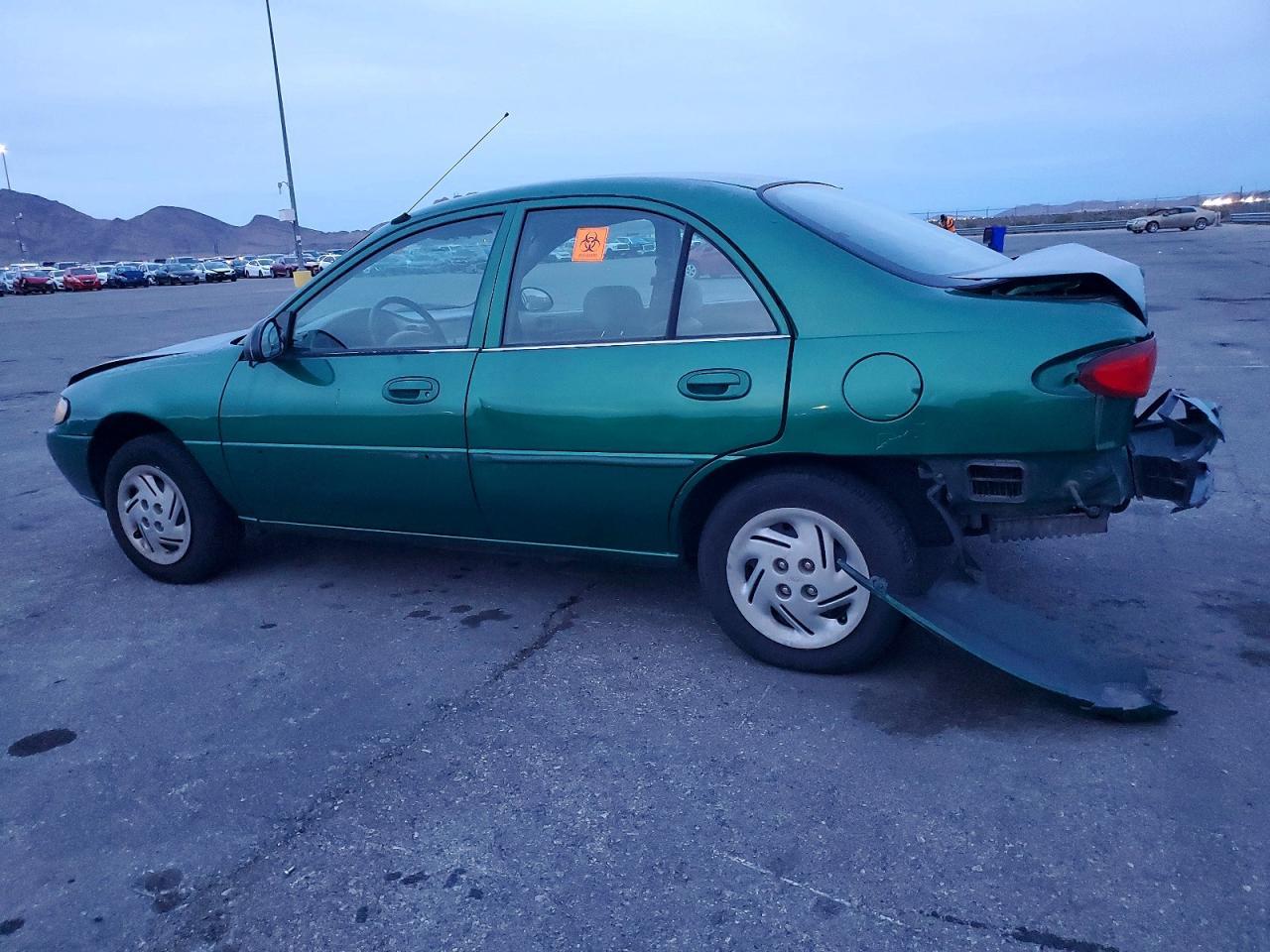 2002 Ford Escort - Фото 2