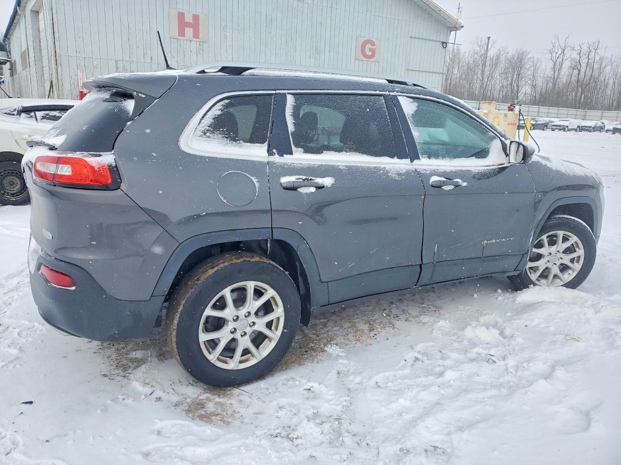 2017 Jeep Cherokee Latitude - Image 3